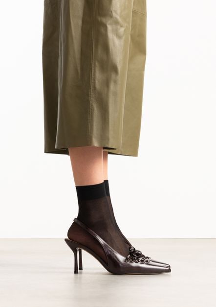 Bordeauxrote Slingbackpumps mit Schnürung