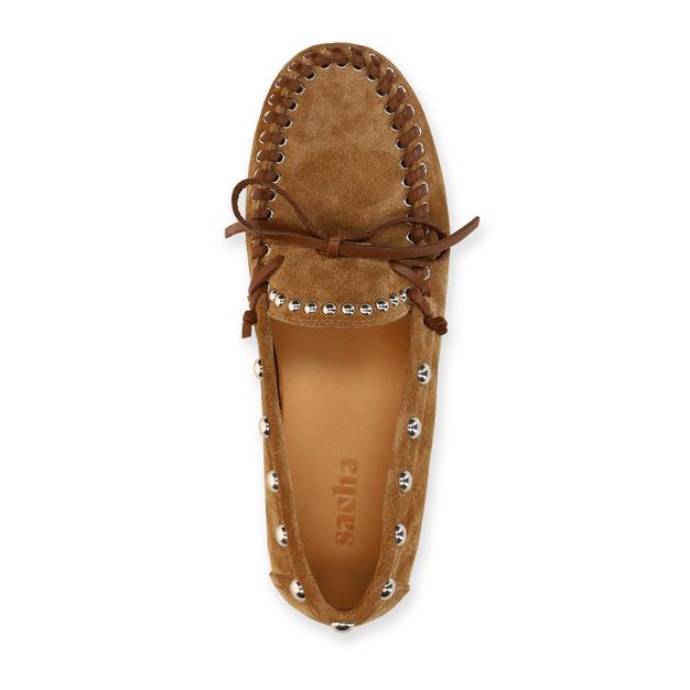 Chaussures bateau en daim avec clous - marron