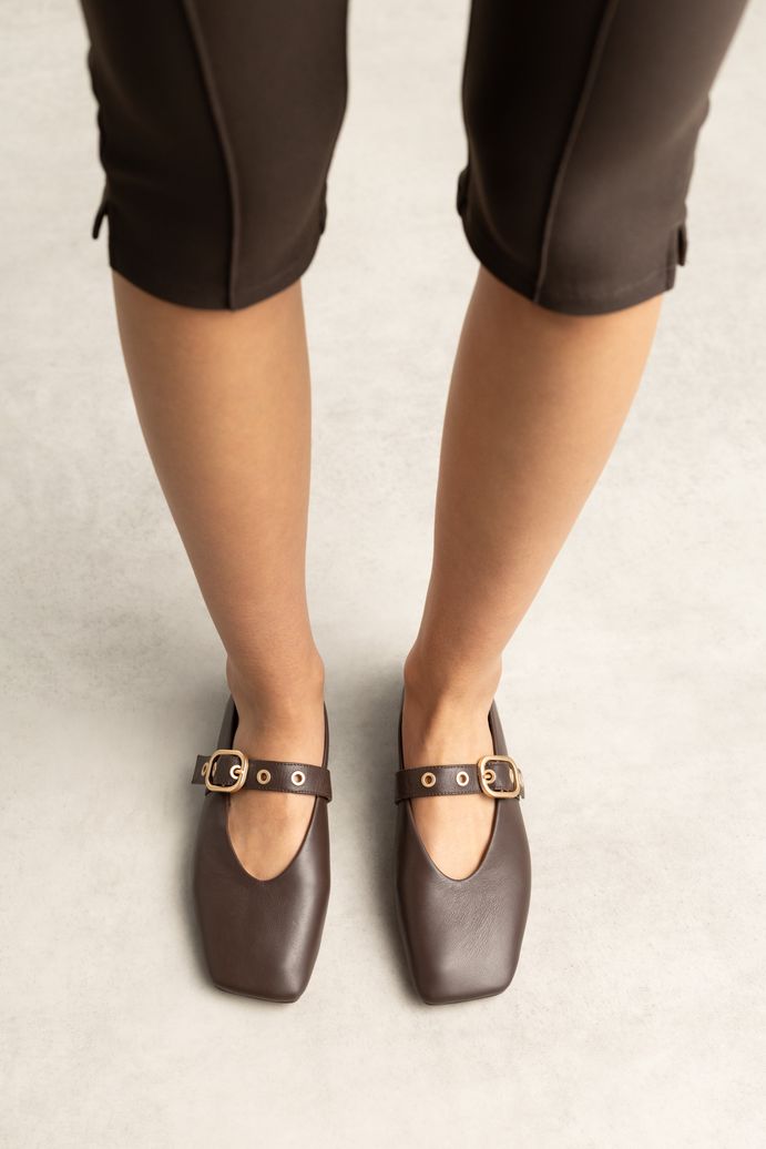 Bruine leren ballerina's