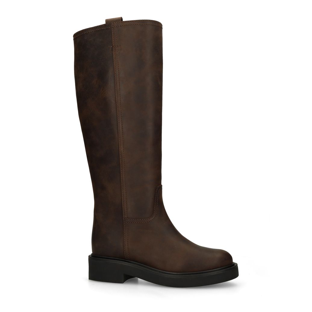 Braune Lederstiefel mit weitem Schaft