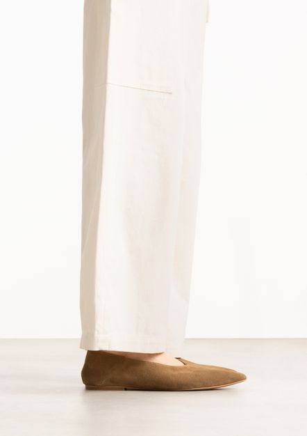 Beigefarbene Veloursleder-Ballerinas