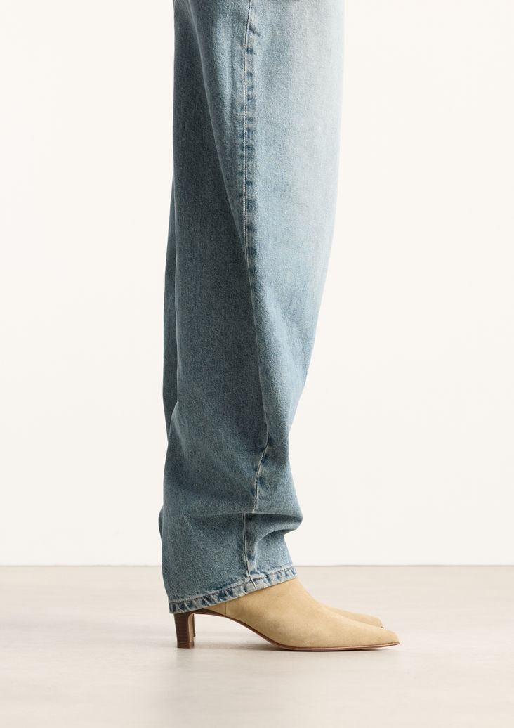 Beigefarbene Veloursleder-Stiefeletten mit Absatz