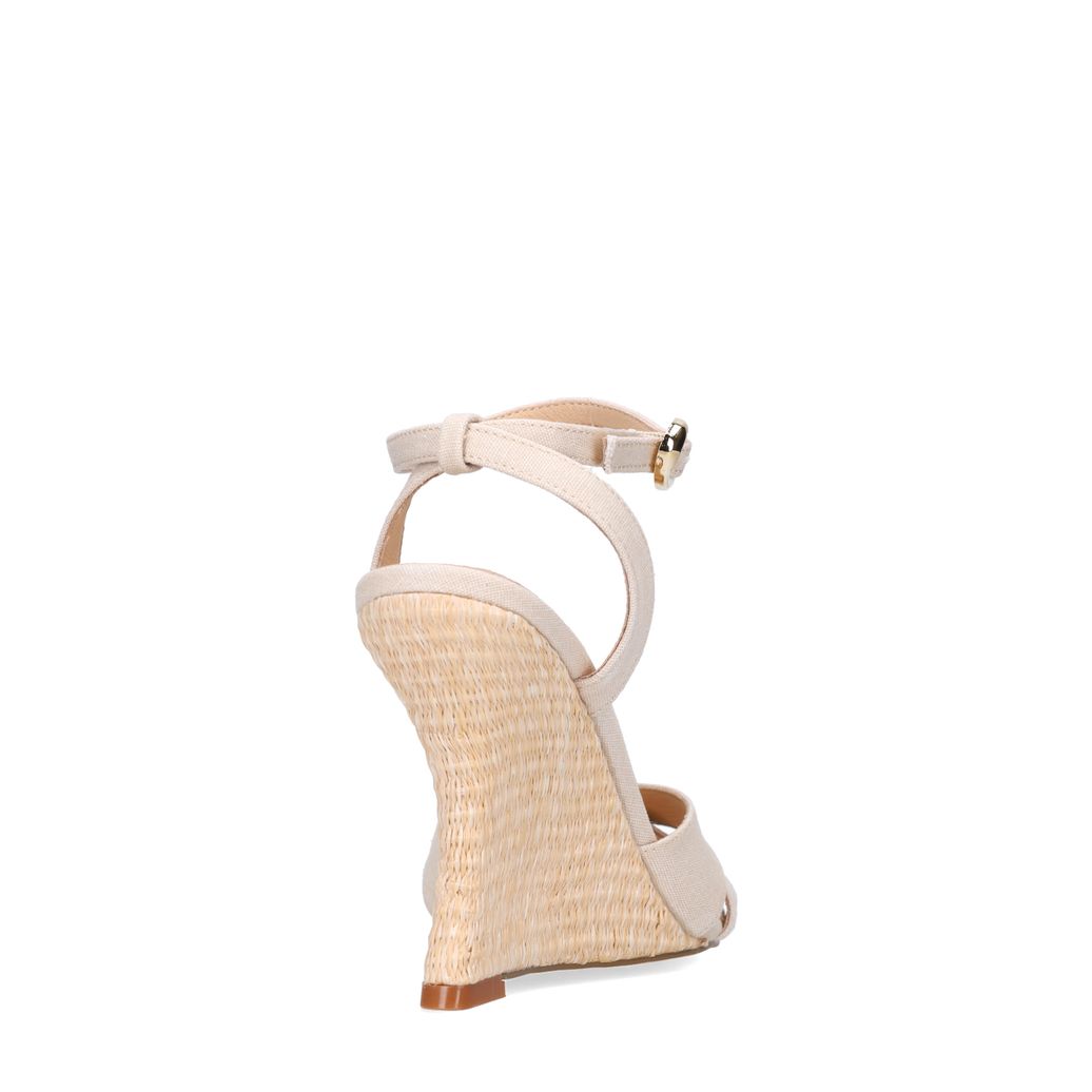 Beige sleehak sandalen