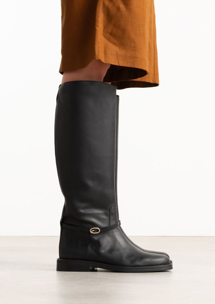 Schwarze Lederstiefel mit abnehmbarer Schnalle