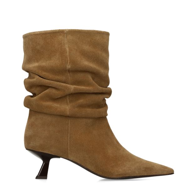Bottines slouchy en daim beige à talon