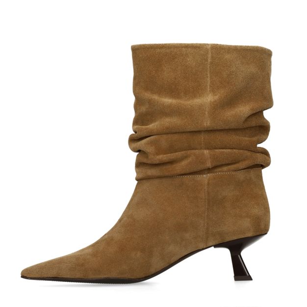 Bottines slouchy en daim beige à talon