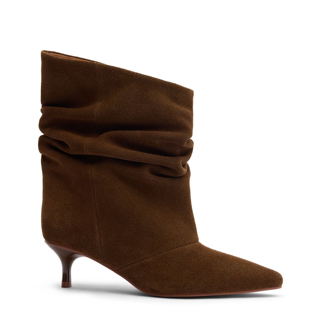 Cognacfarbene Slouchy Boots aus Veloursleder mit Absatz
