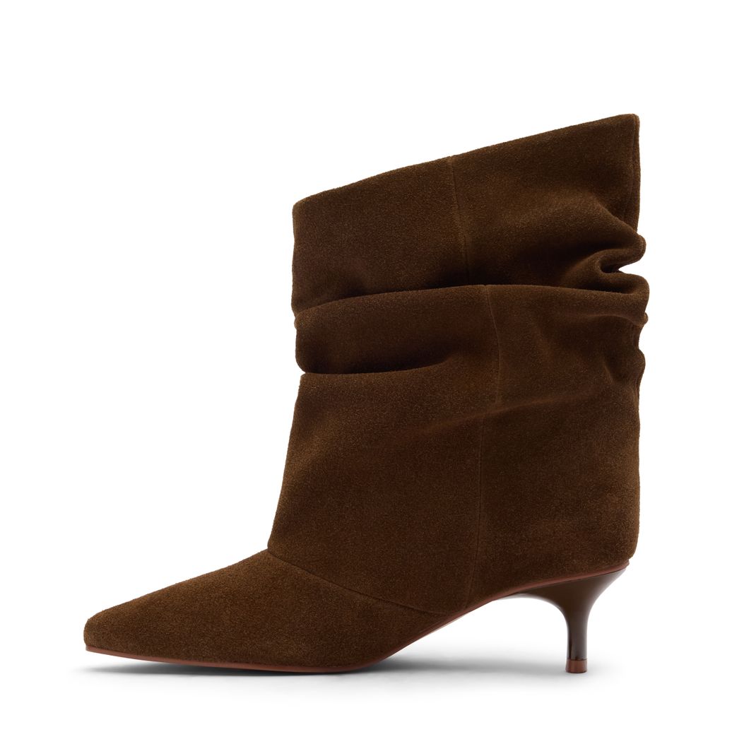 Cognacfarbene Slouchy Boots aus Veloursleder mit Absatz