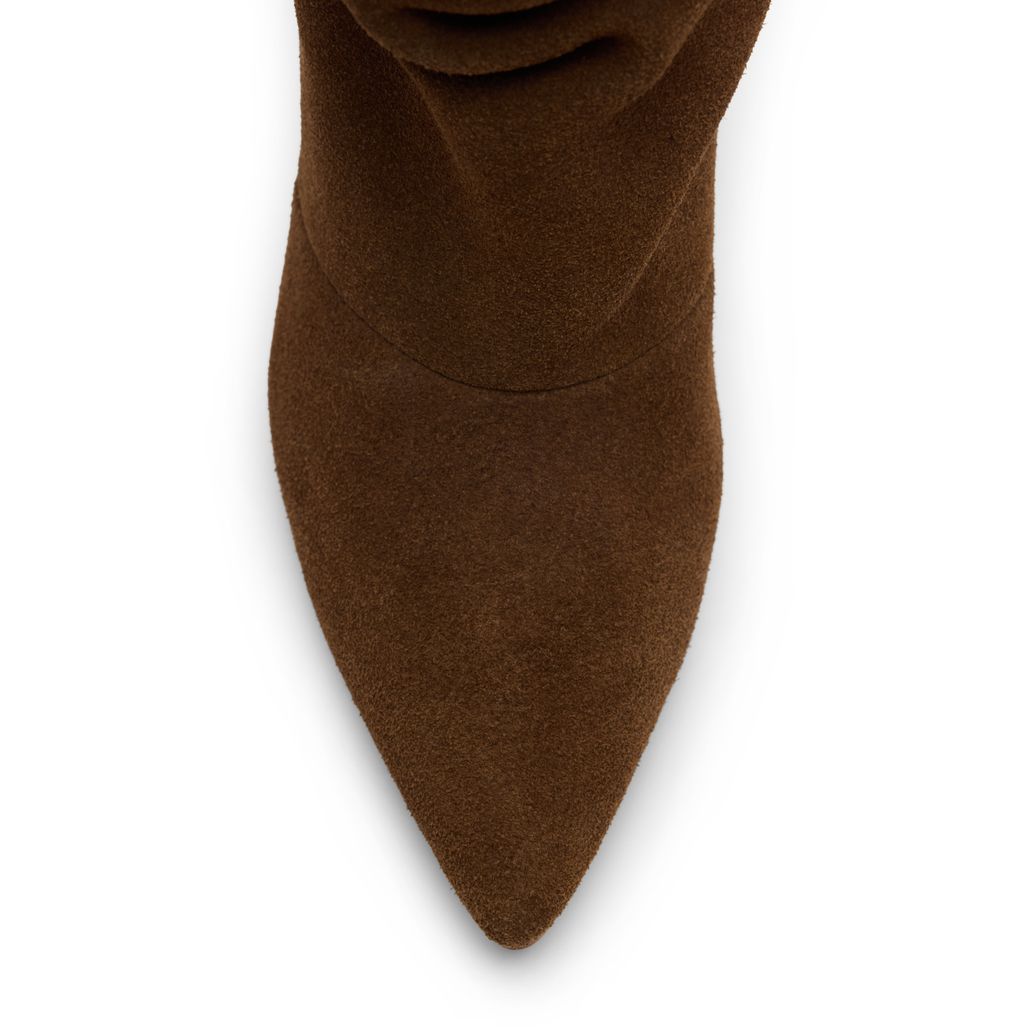 Cognacfarbene Slouchy Boots aus Veloursleder mit Absatz