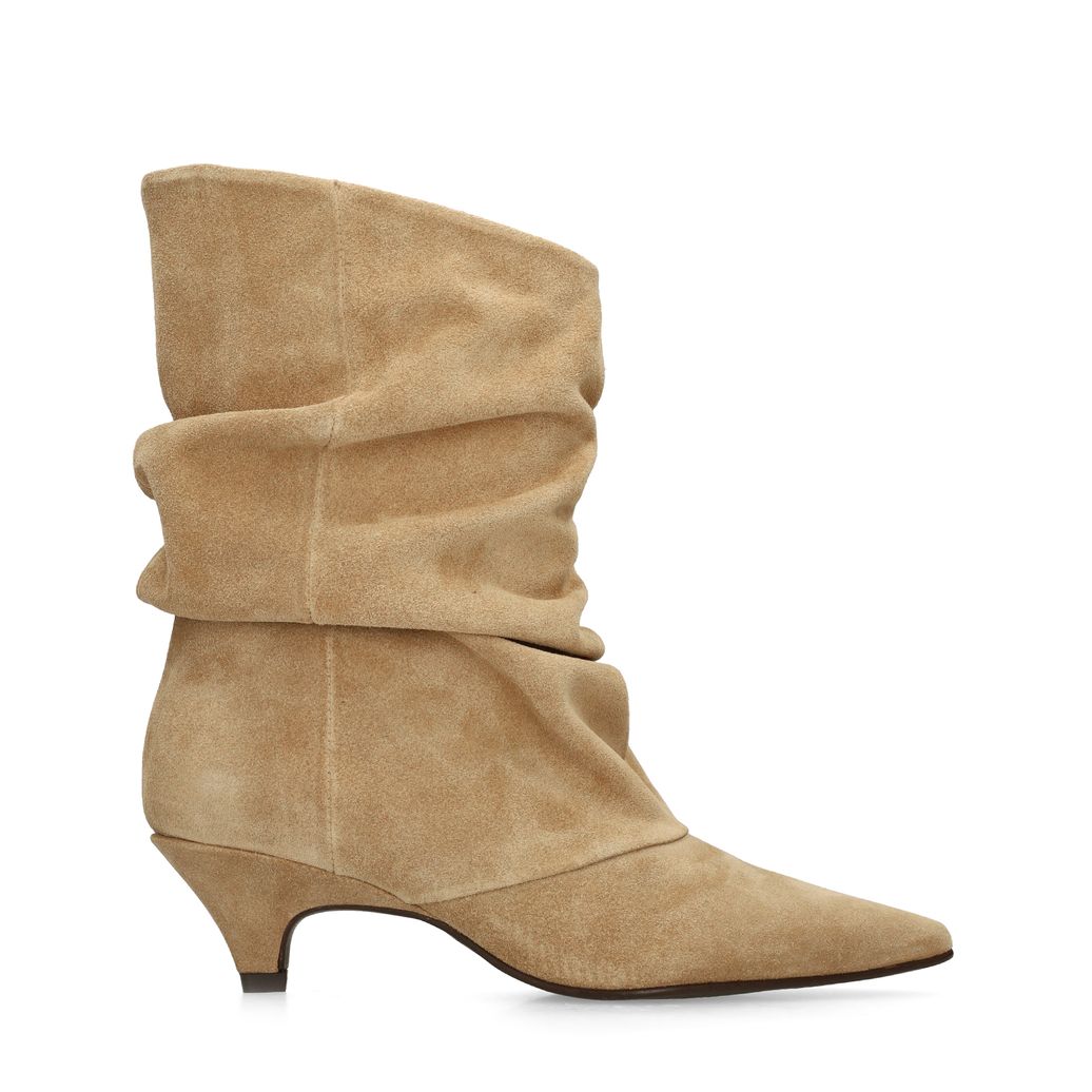 Beigefarbene slouchy Boots aus Veloursleder mit Absatz