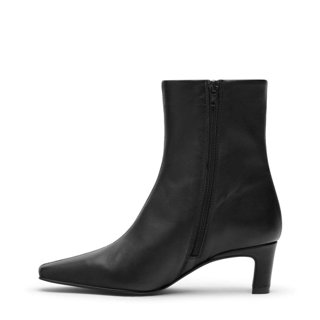 Schwarze Lederstiefeletten mit Absatz