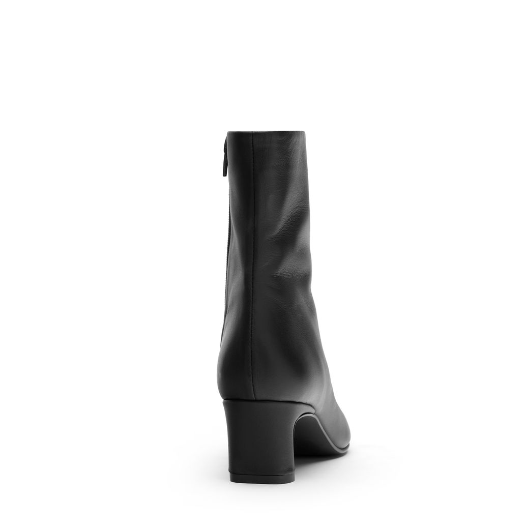 Schwarze Lederstiefeletten mit Absatz