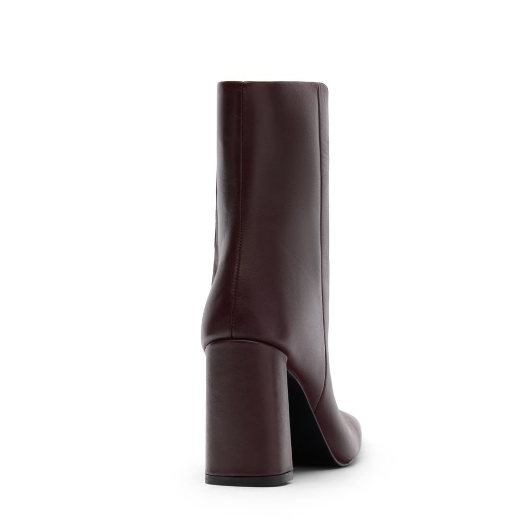 Bordeauxrote Lederstiefeletten mit Absatz