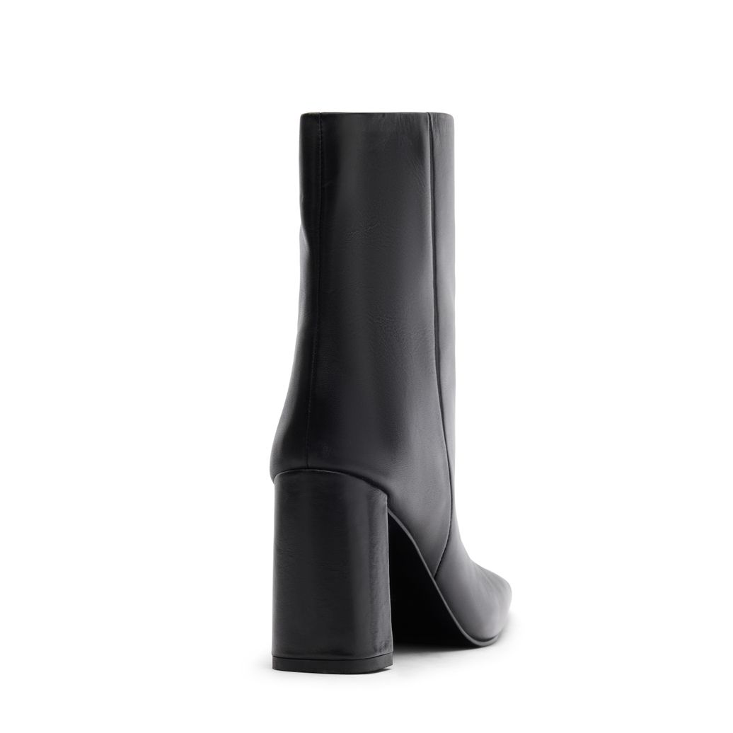 Schwarze Lederstiefeletten mit Absatz