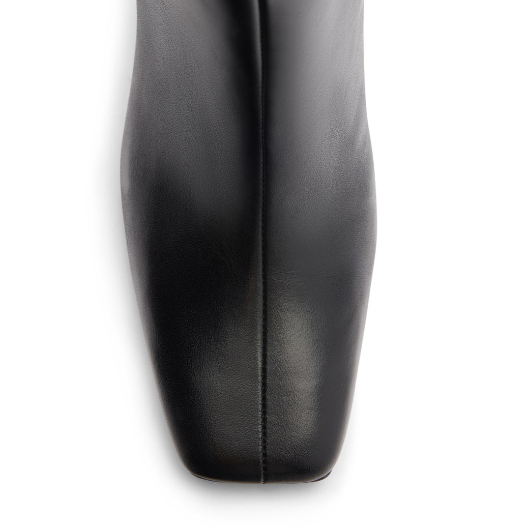 Schwarze Lederstiefeletten mit Absatz