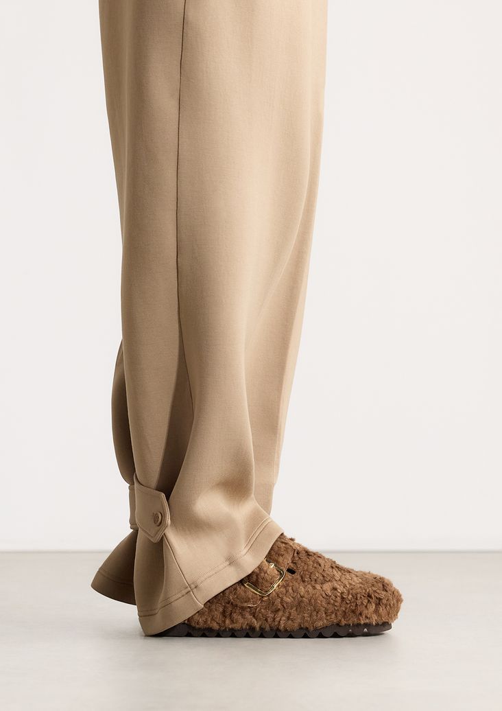 Braune Teddy-Clogs mit Schnalle