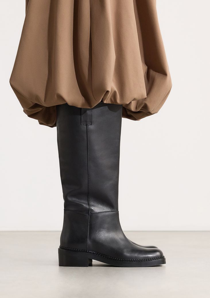 Schwarze Lederstiefel