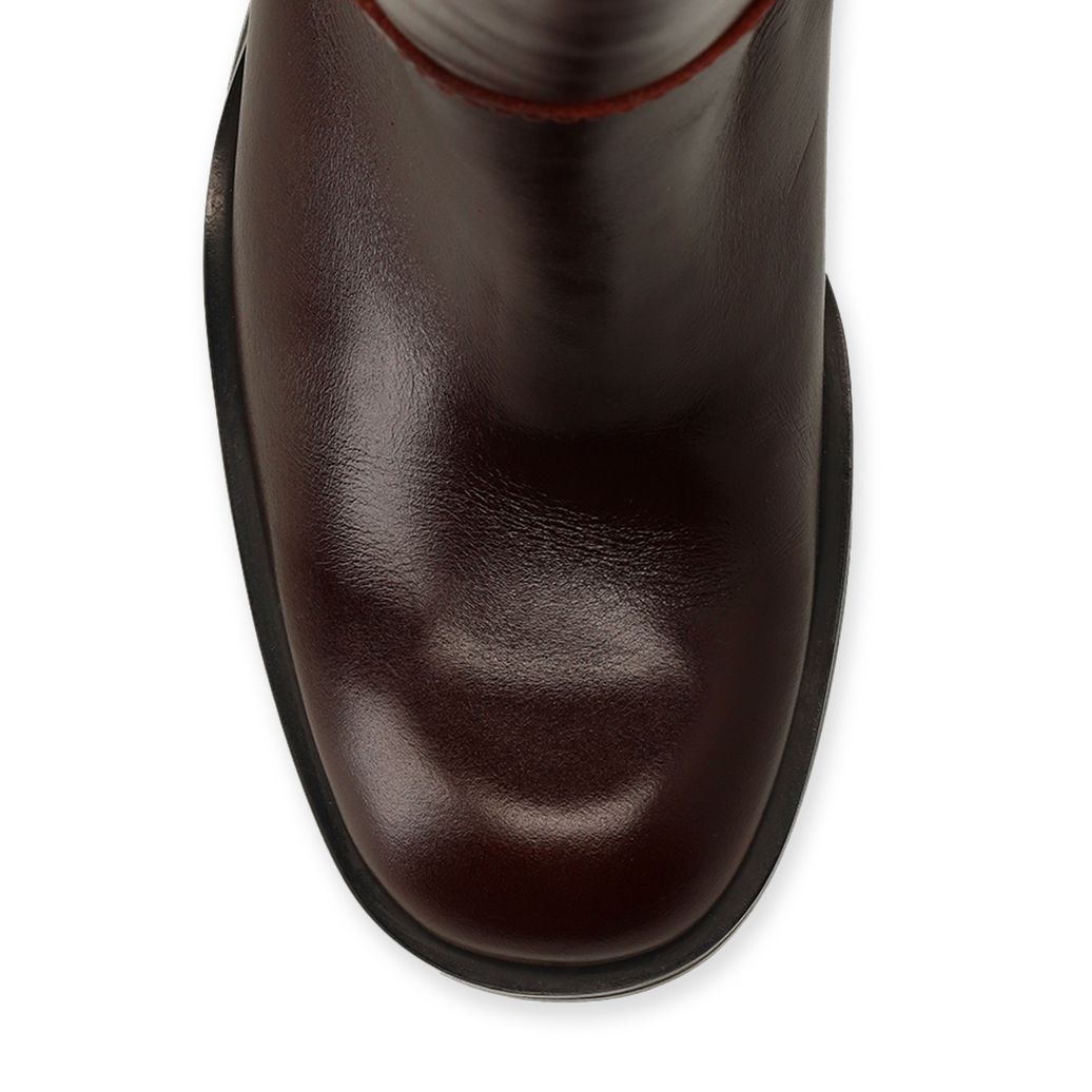 Bordeauxrote Lederstiefel mit Absatz
