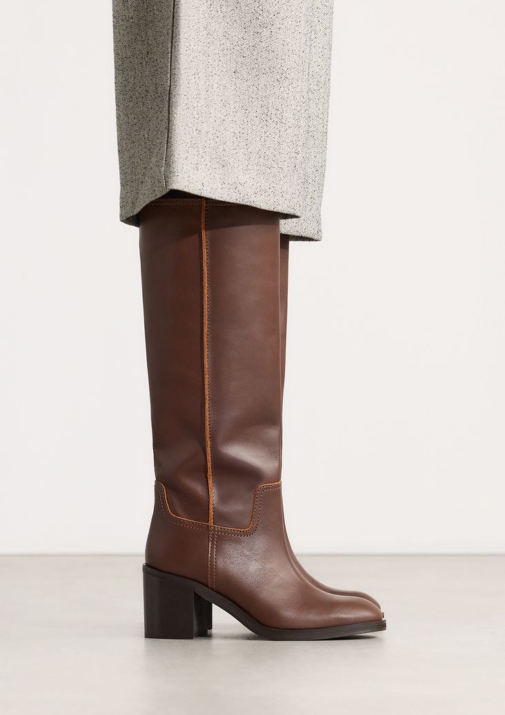 Braune Lederstiefel mit Absatz
