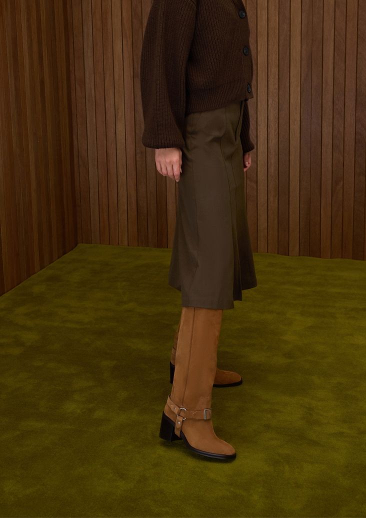 Beige suède biker boots