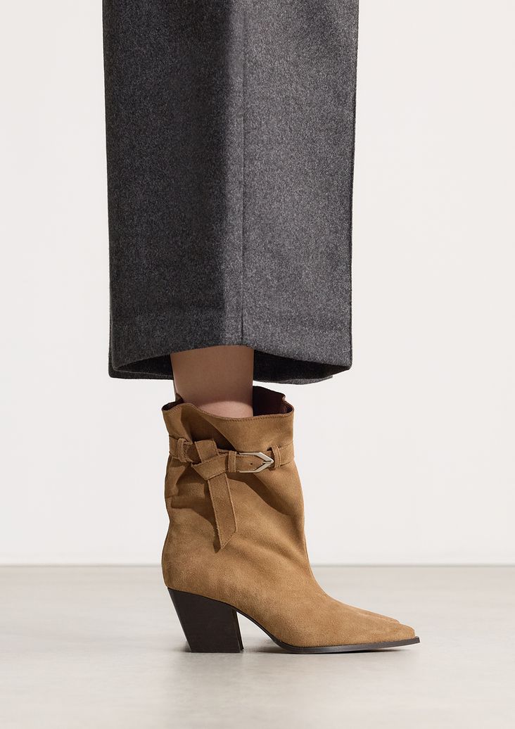 Beige suède enkellaarsjes