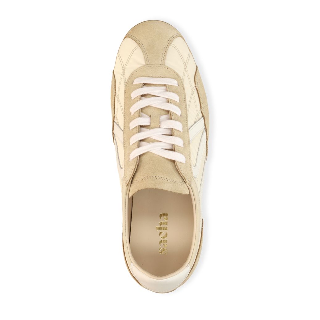 Beige suède sneakers