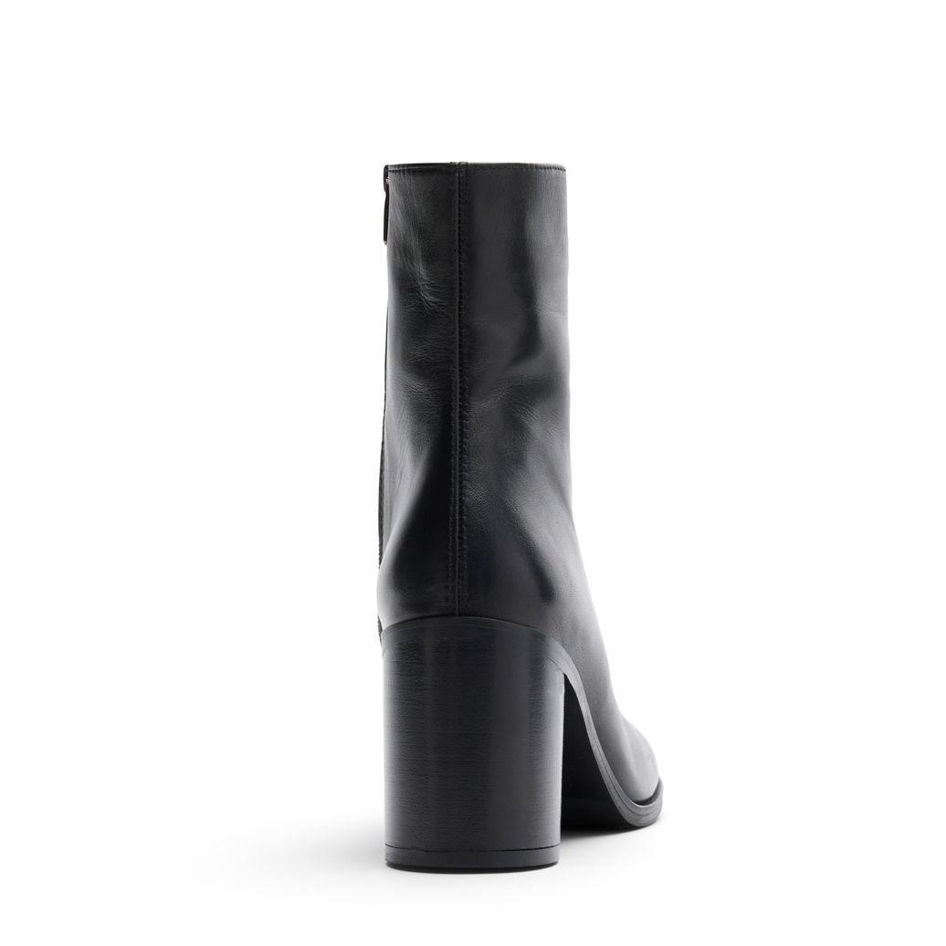 Bottines en cuir avec bout carré - noir