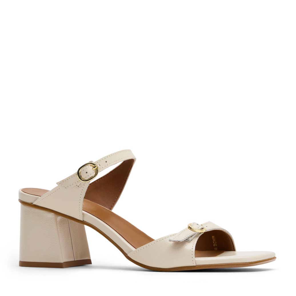 Sandales à talon en cuir verni off white