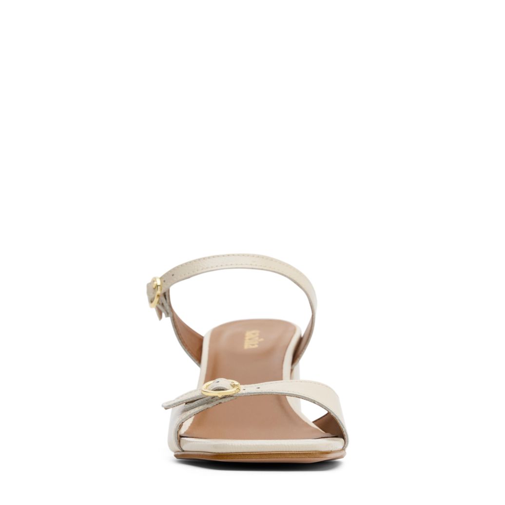 Sandales à talon en cuir verni off white
